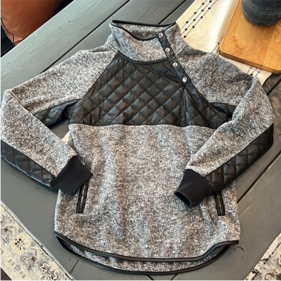 NWOT Abercrombie & Fitch Asymmetrical Snap up Fleece - Picture 2 of 9